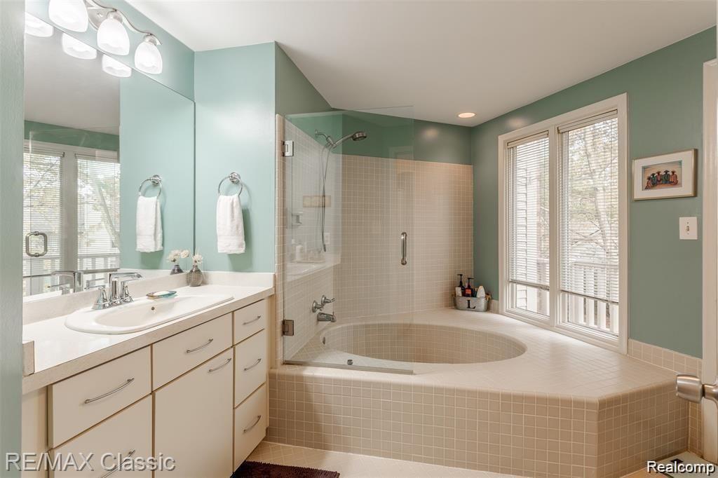 6912 Pebblecreek Woods Dr Property Photo 11
