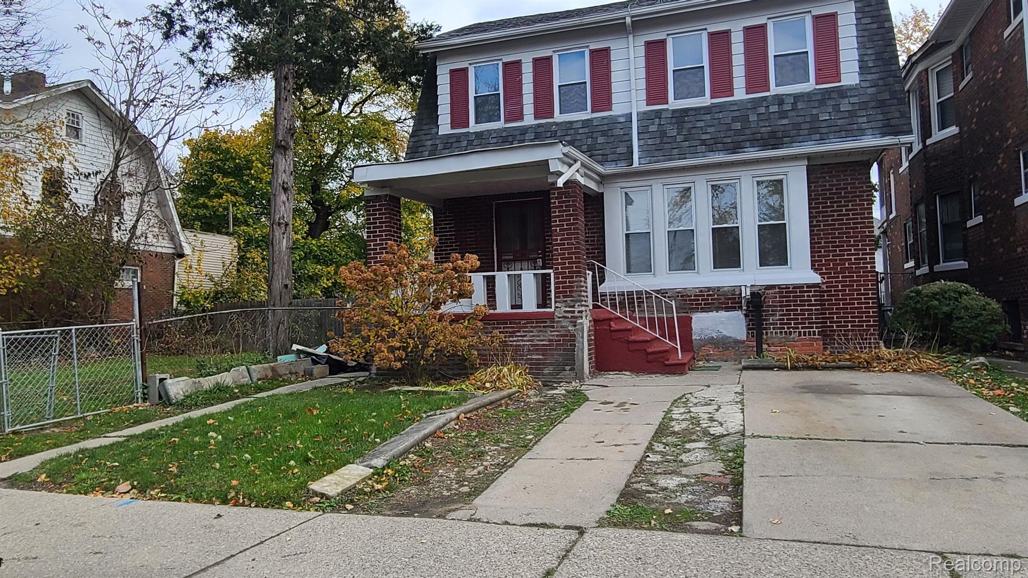2047 SEWARD ST Property Photo 1