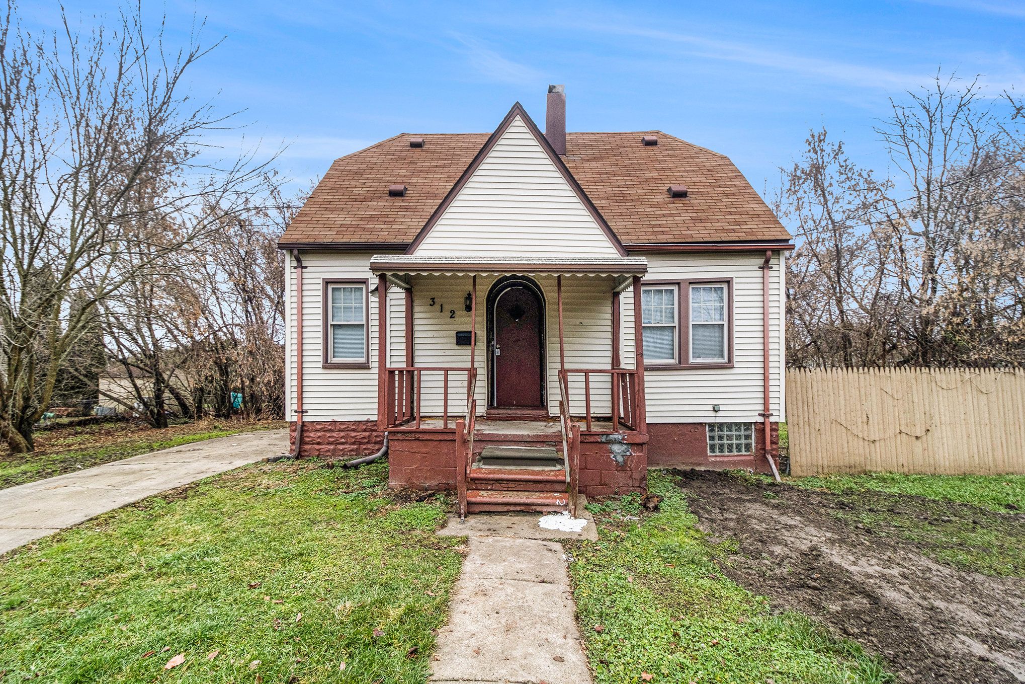 312 FISHER AVE Property Photo 1