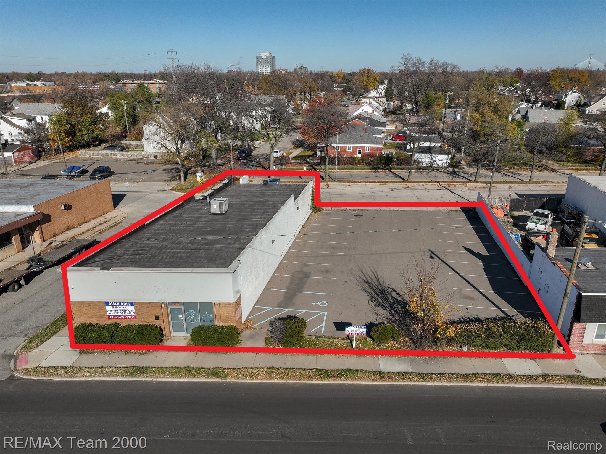 1088 Southfield Rd Property Photo 1