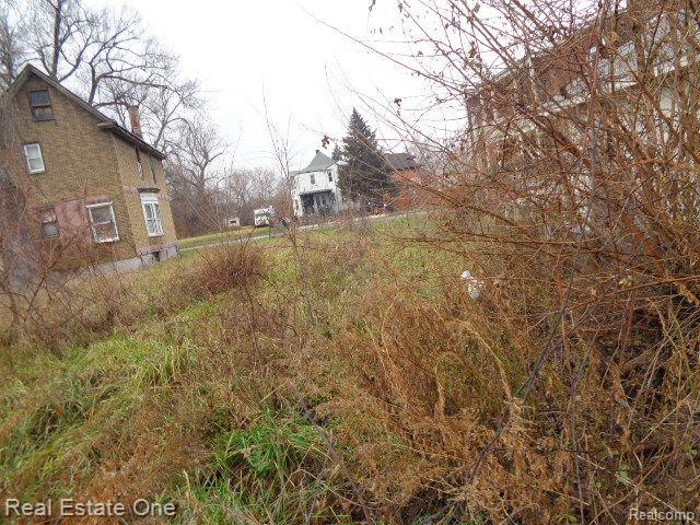 568 E Bethune St Property Photo 3