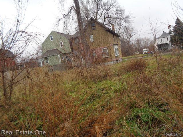 568 E Bethune St Property Photo 4