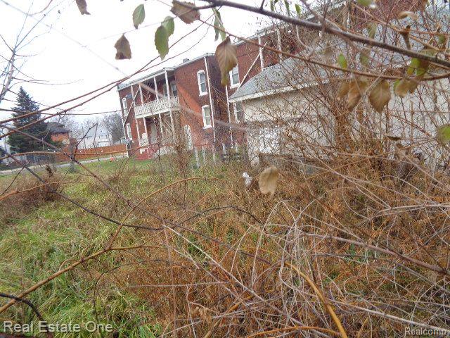 568 E Bethune St Property Photo 5