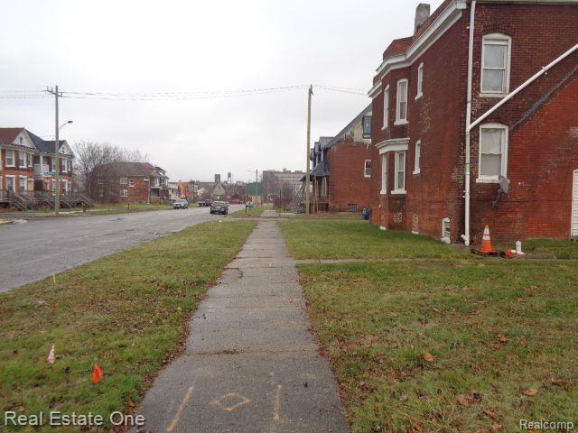 568 E Bethune St Property Photo 6