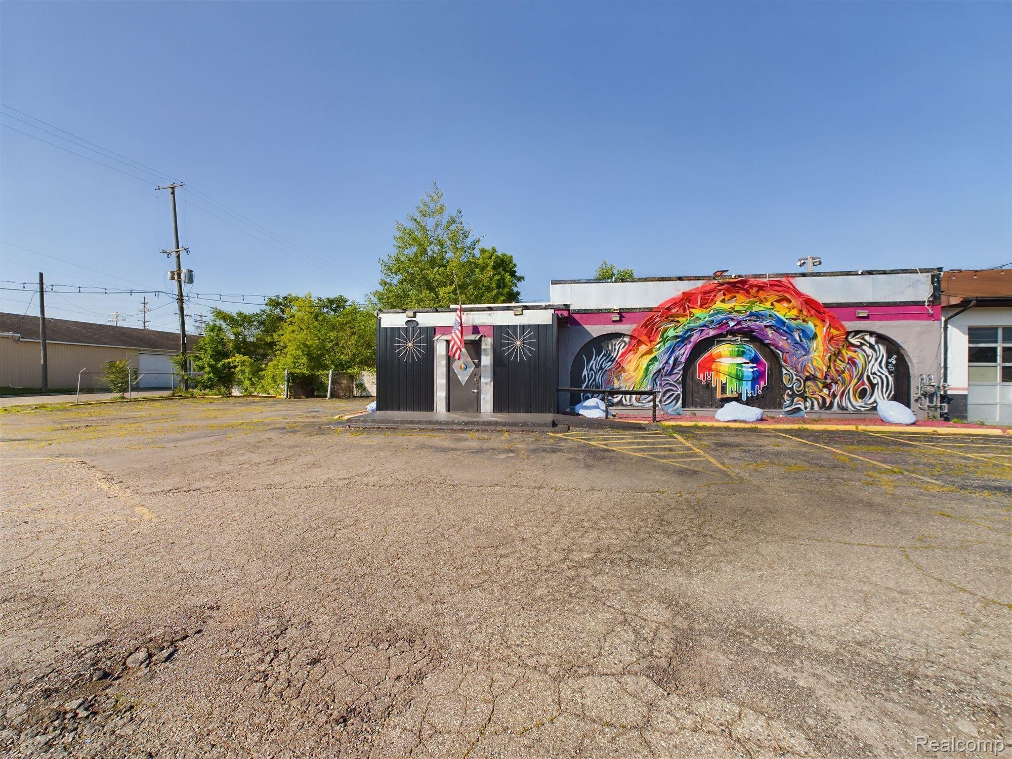 1714 S Saginaw St Property Photo 1
