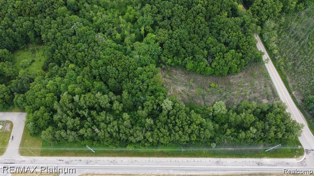 12071 Highland Road Property Photo 4