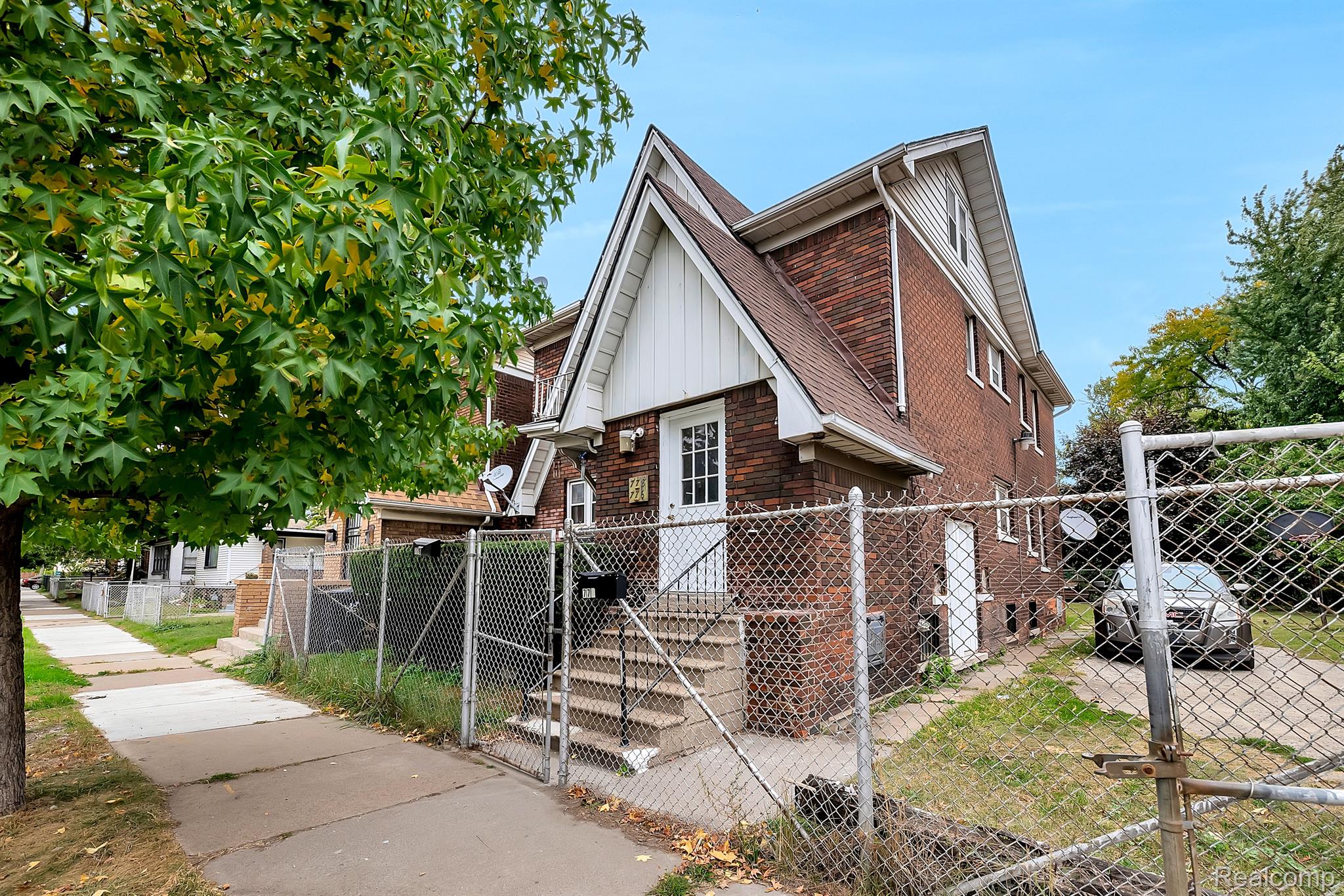776 Woodmere St Property Photo 2