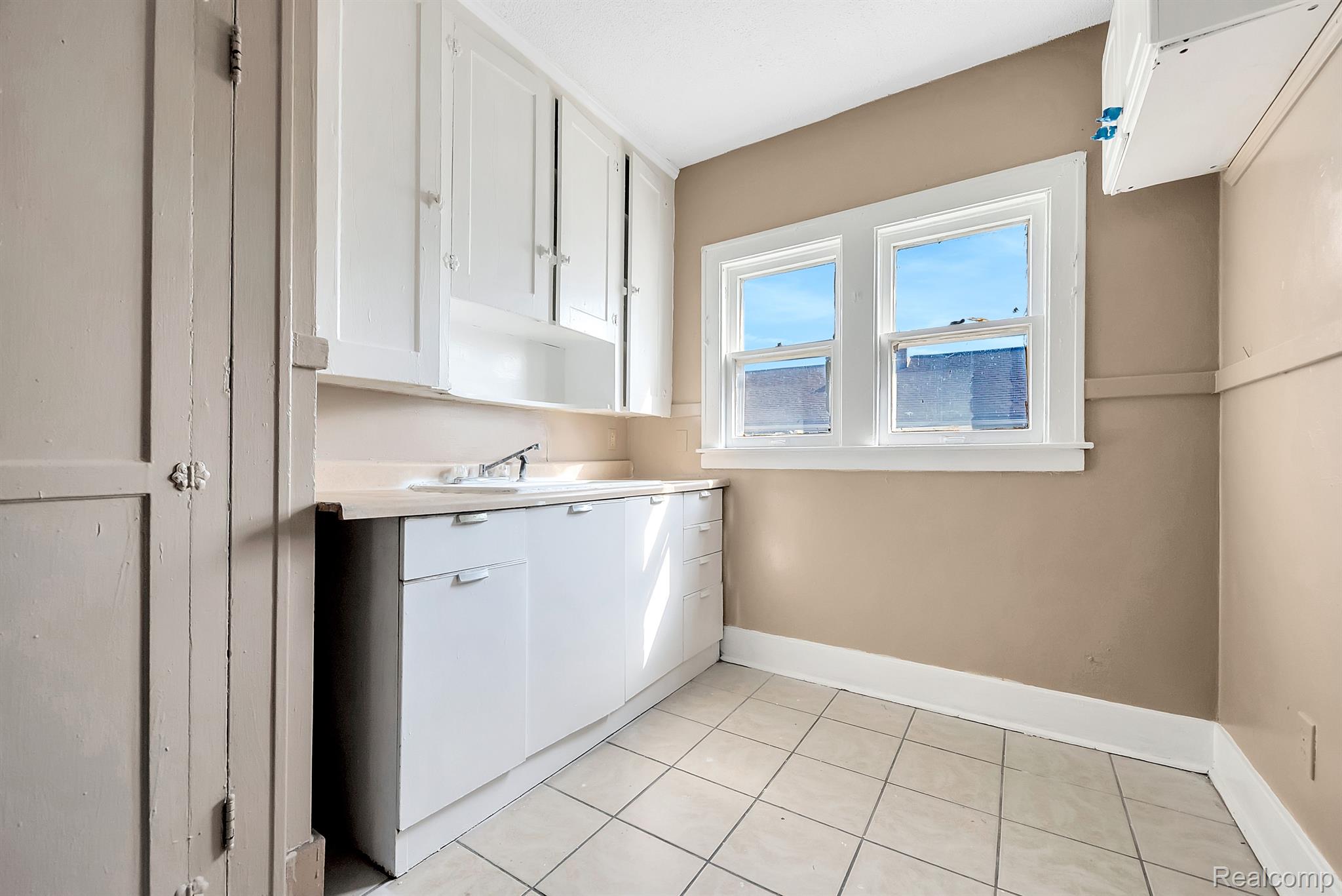 776 Woodmere St Property Photo 29