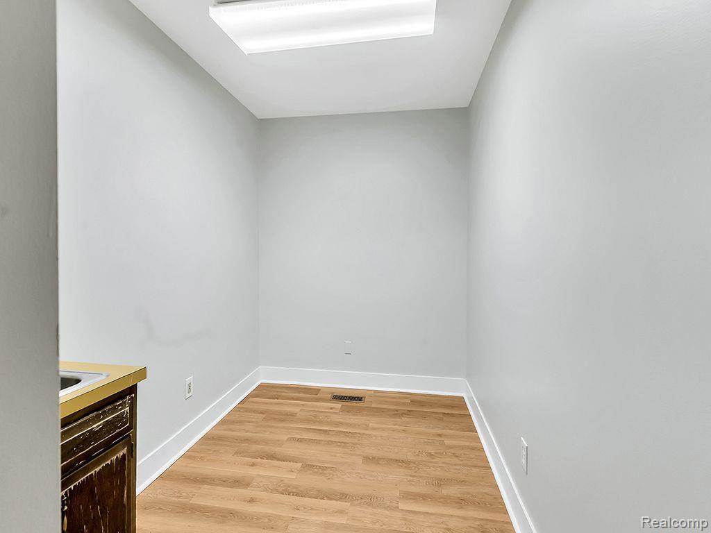 1678 S Merriman Rd Property Photo 9