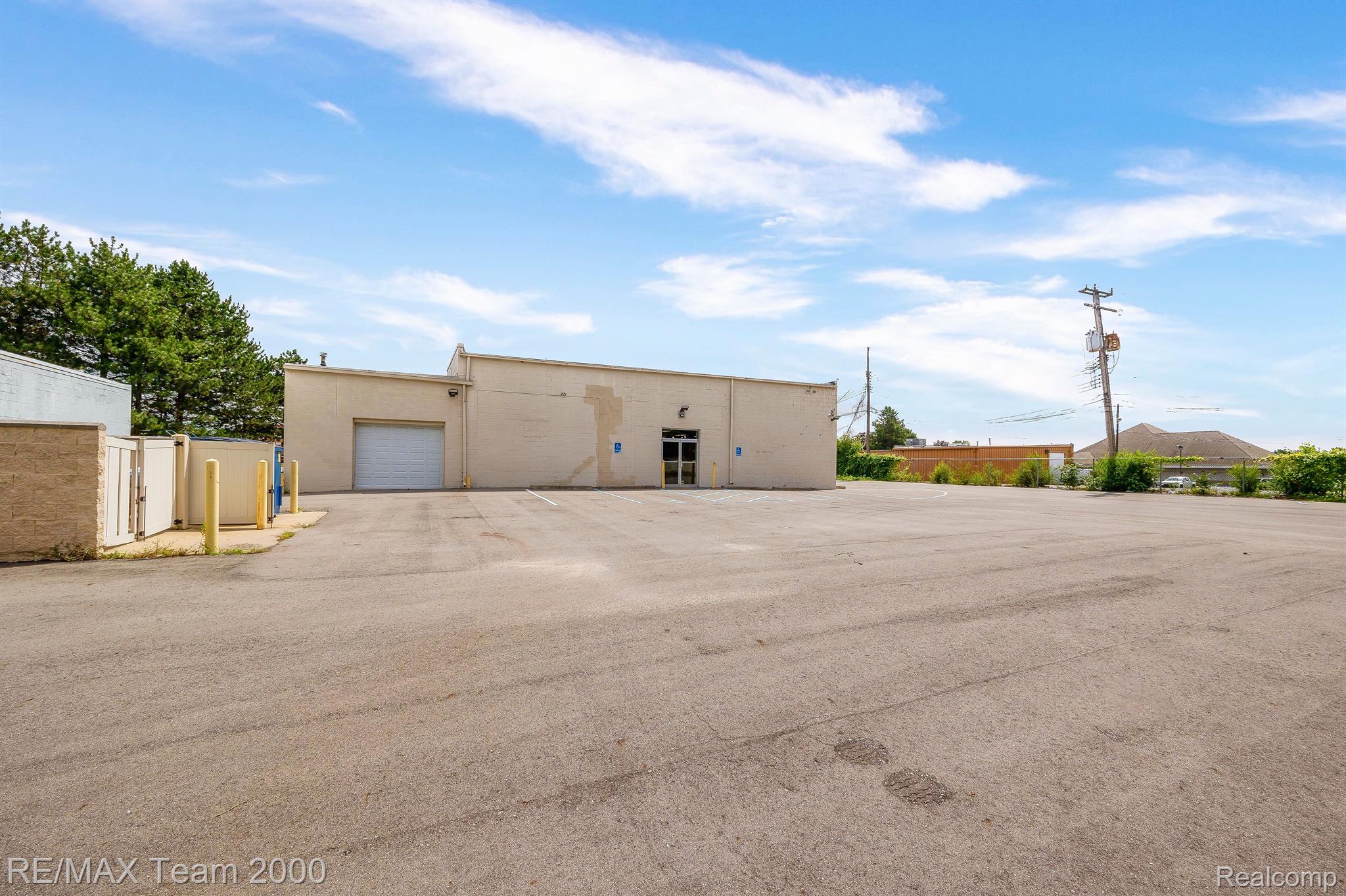8830 Telegraph Rd Property Photo 4