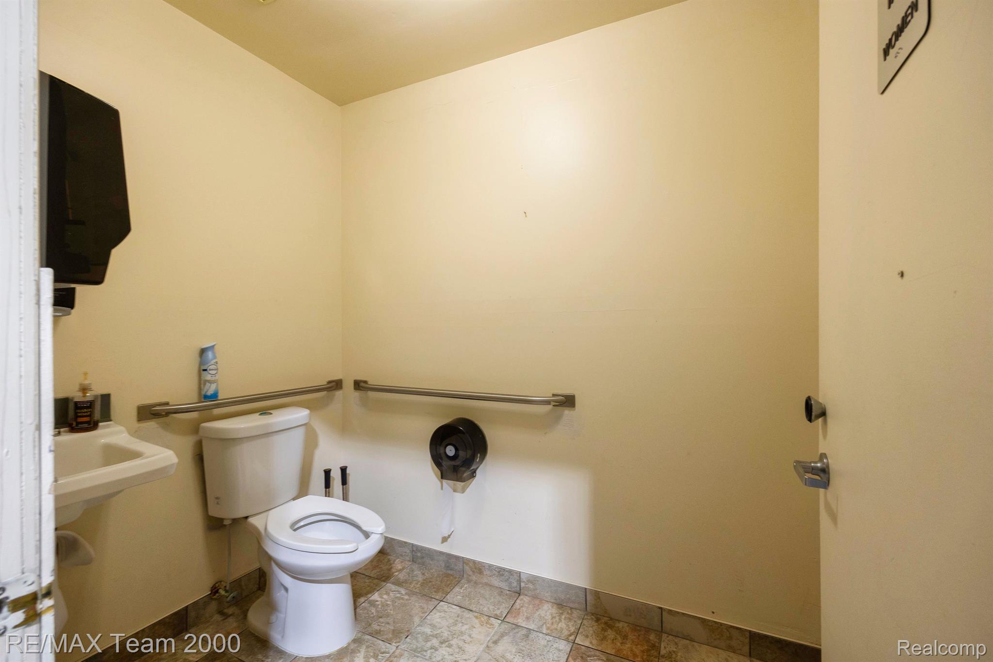 8830 Telegraph Rd Property Photo 9