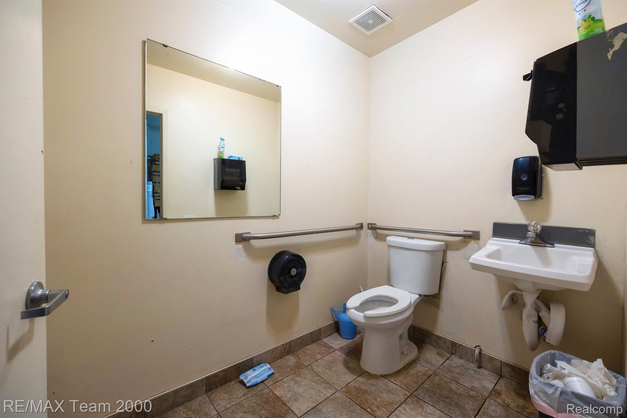 8830 Telegraph Rd Property Photo 10