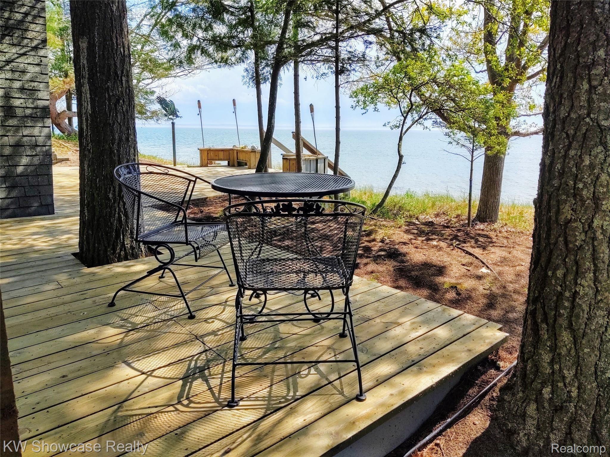 5146 Lower Shore Dr Property Photo 8