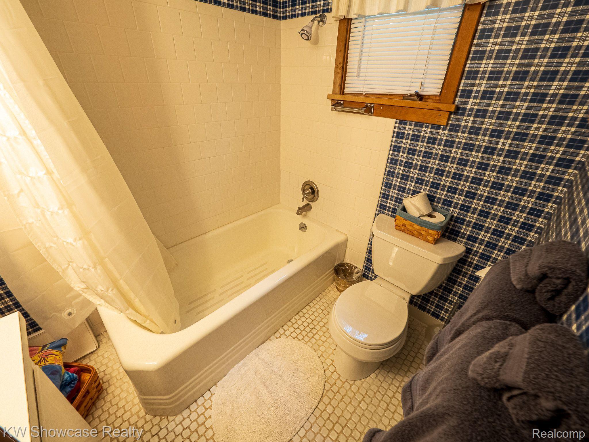 5146 Lower Shore Dr Property Photo 56