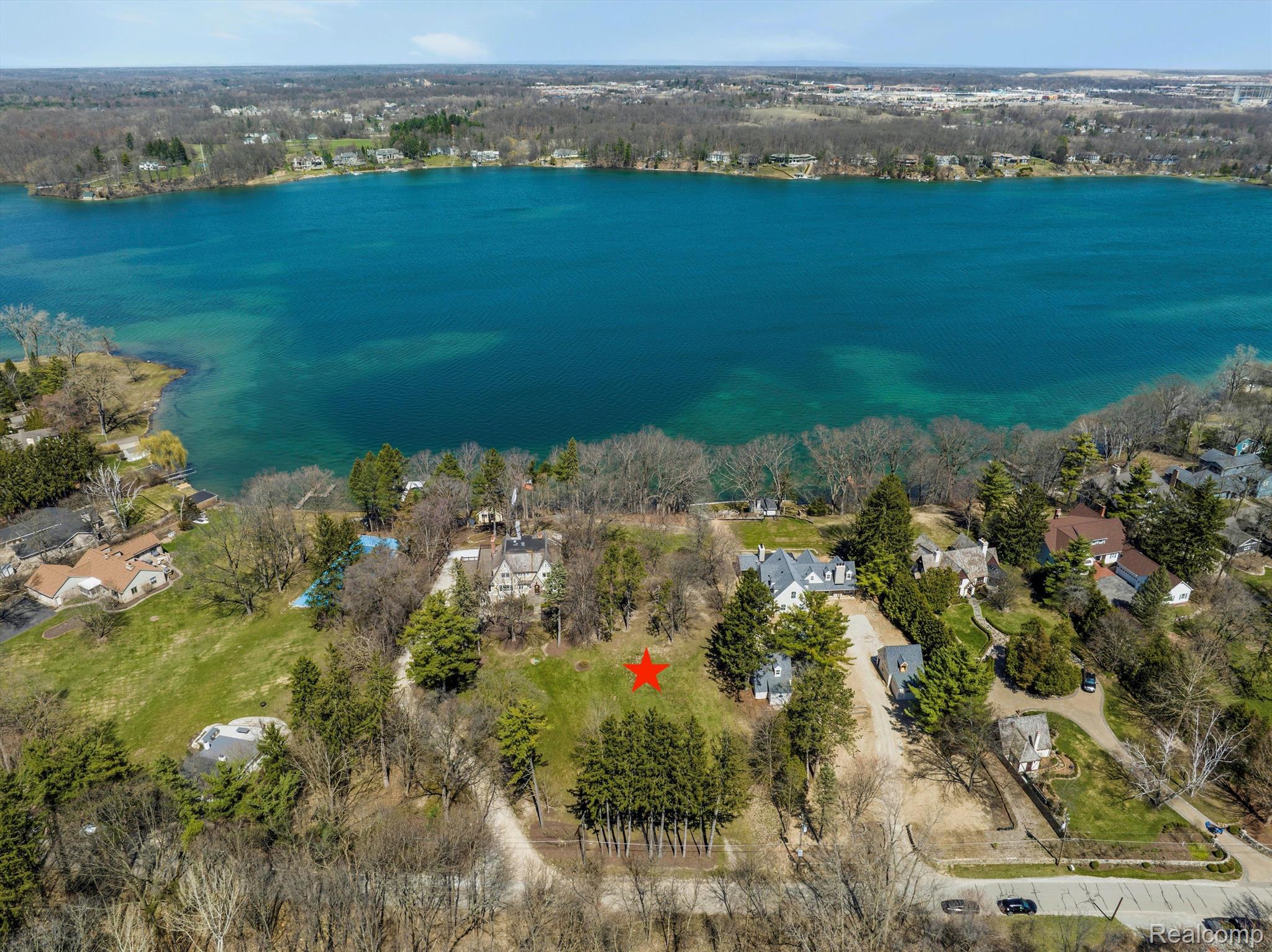 940 Lake Angelus Shrs Property Photo 2