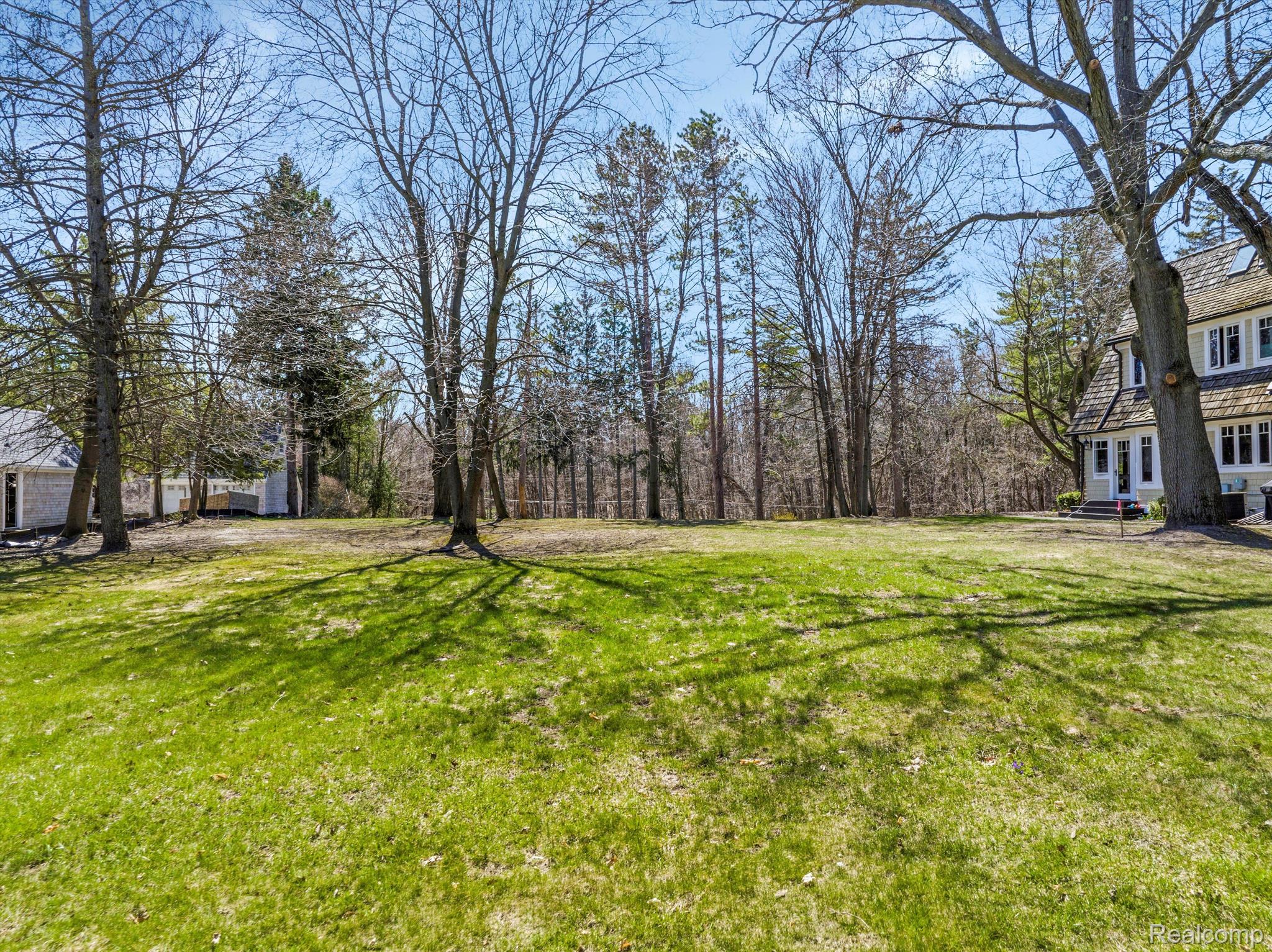 940 Lake Angelus Shrs Property Photo 11