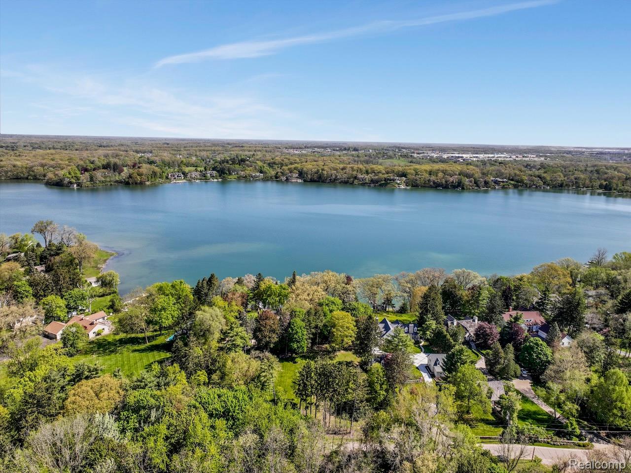 940 Lake Angelus Shrs Property Photo 19