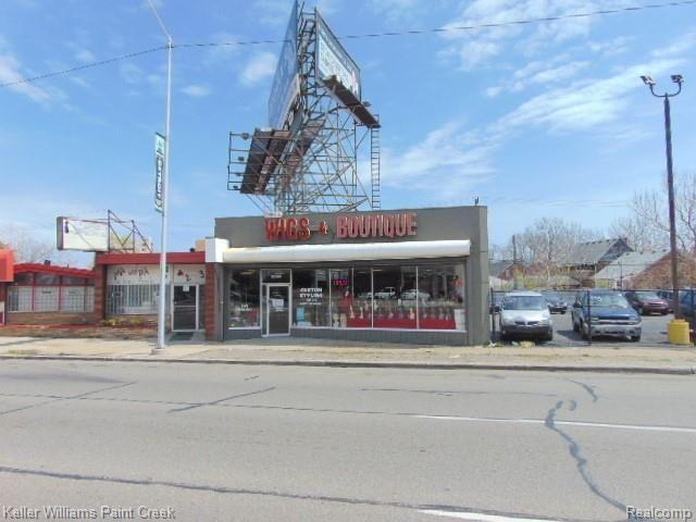 15390 Gratiot Ave Property Photo 3