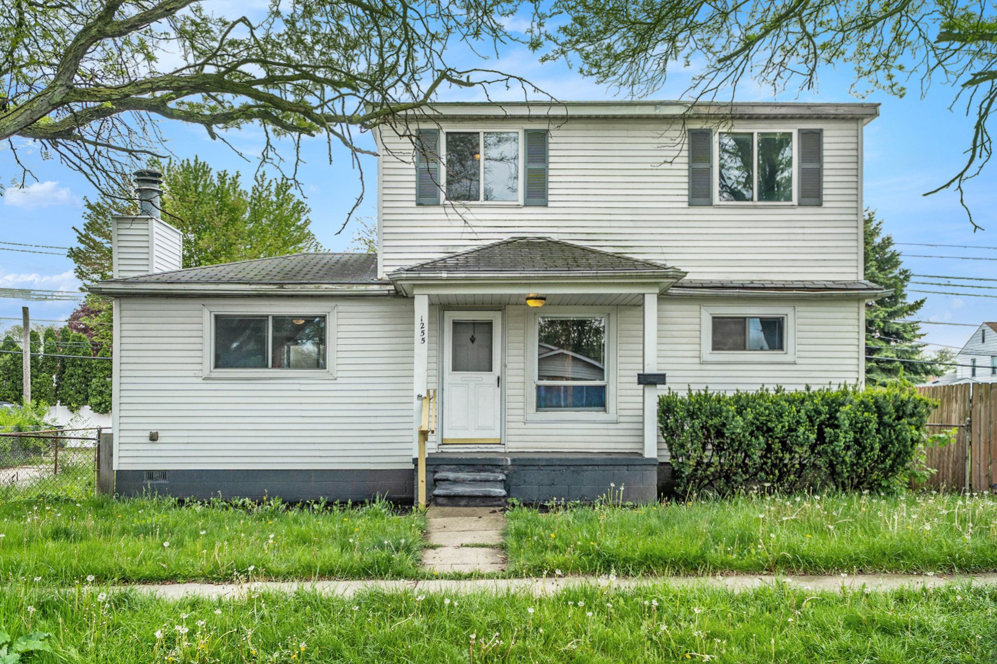 1255 CHANDLER AVE Property Photo 1