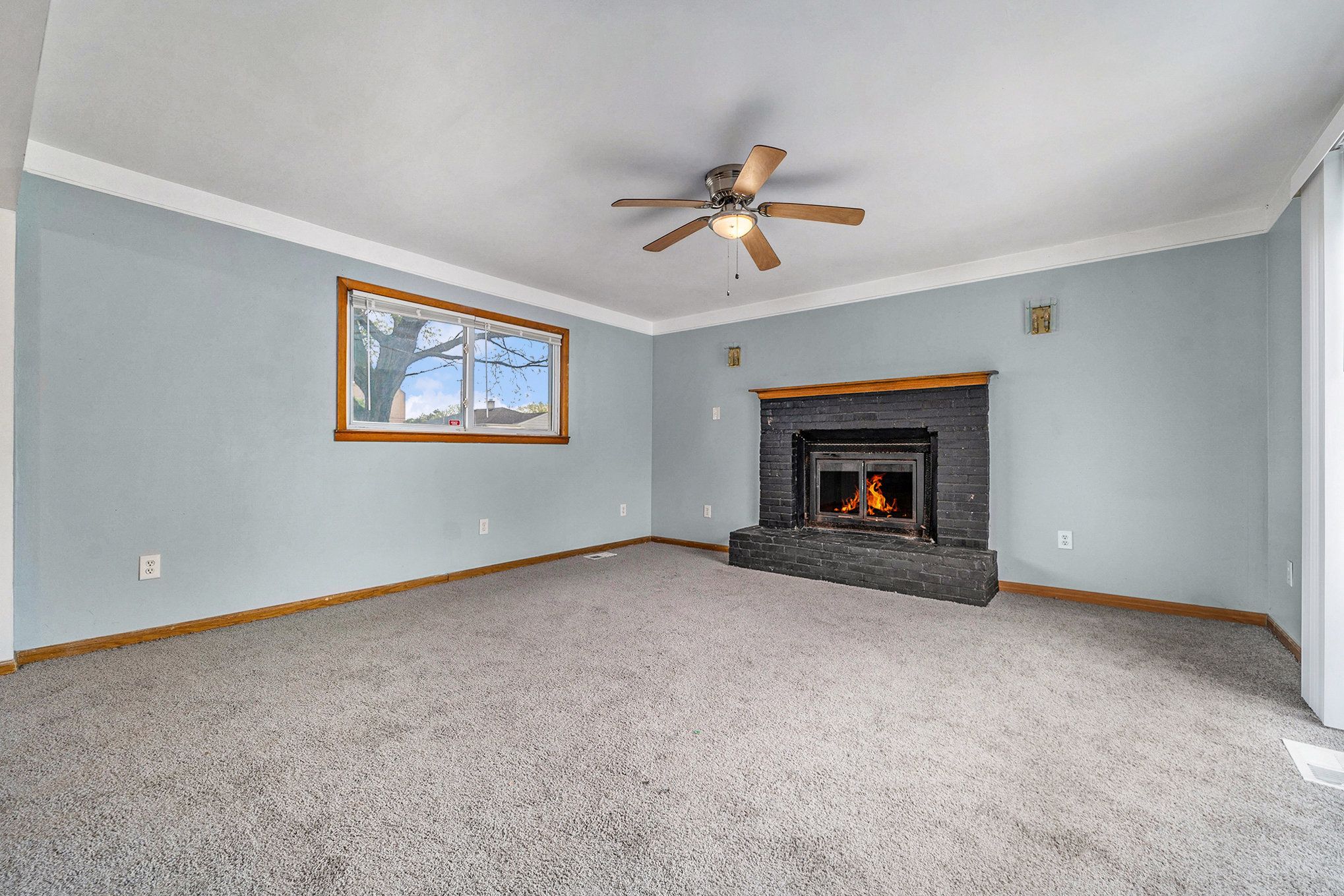 1255 Chandler Ave Property Photo 2