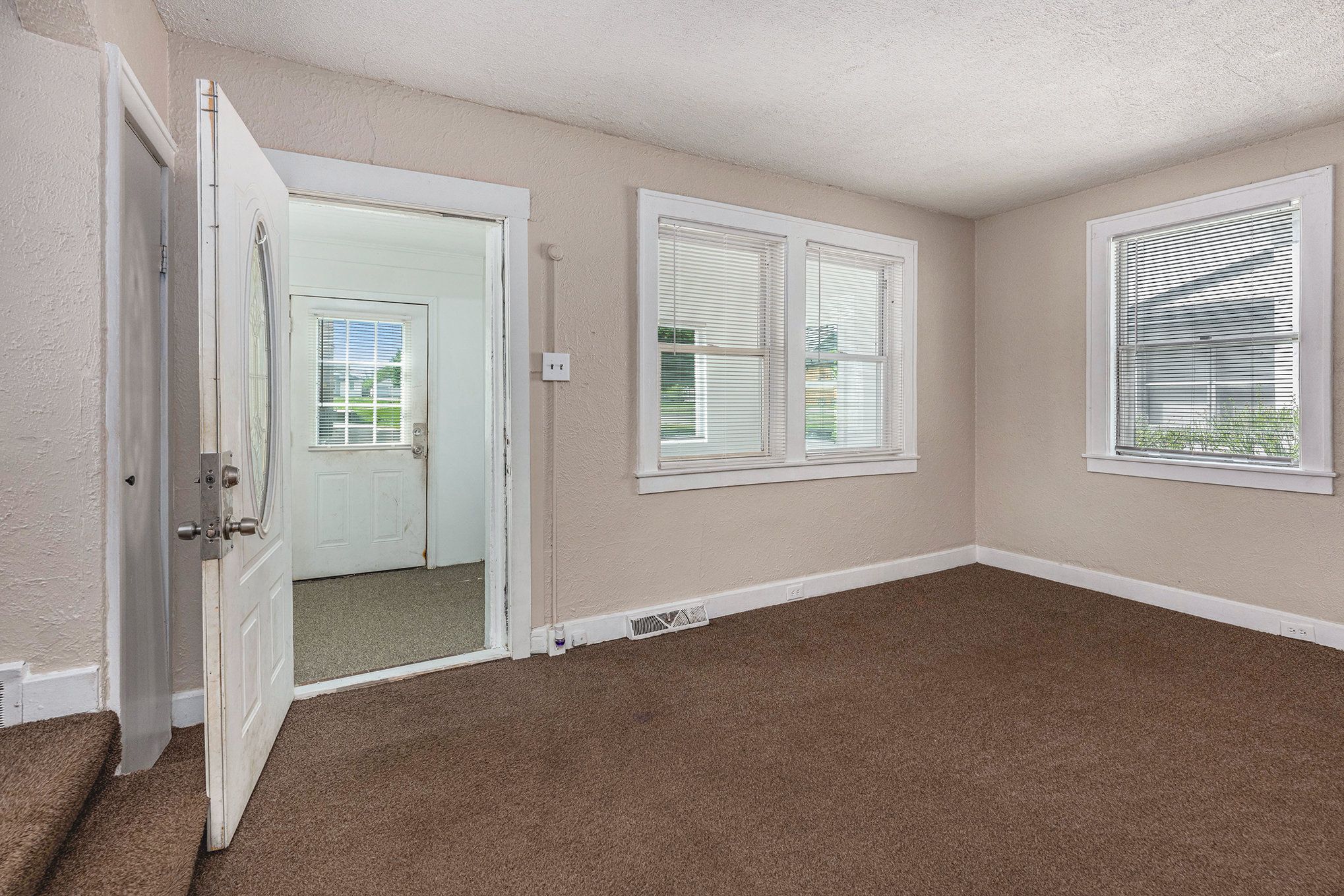 109 Lewis St Property Photo 3