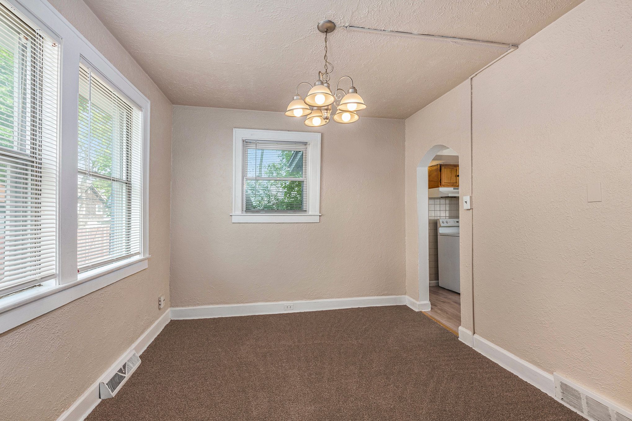 109 Lewis St Property Photo 5