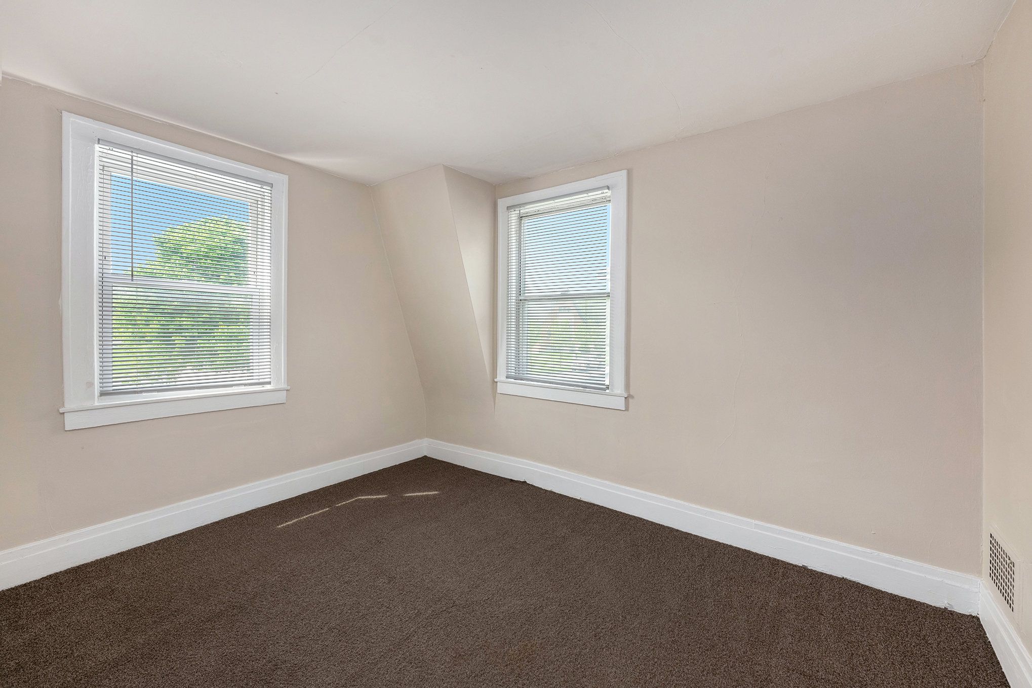 109 Lewis St Property Photo 10