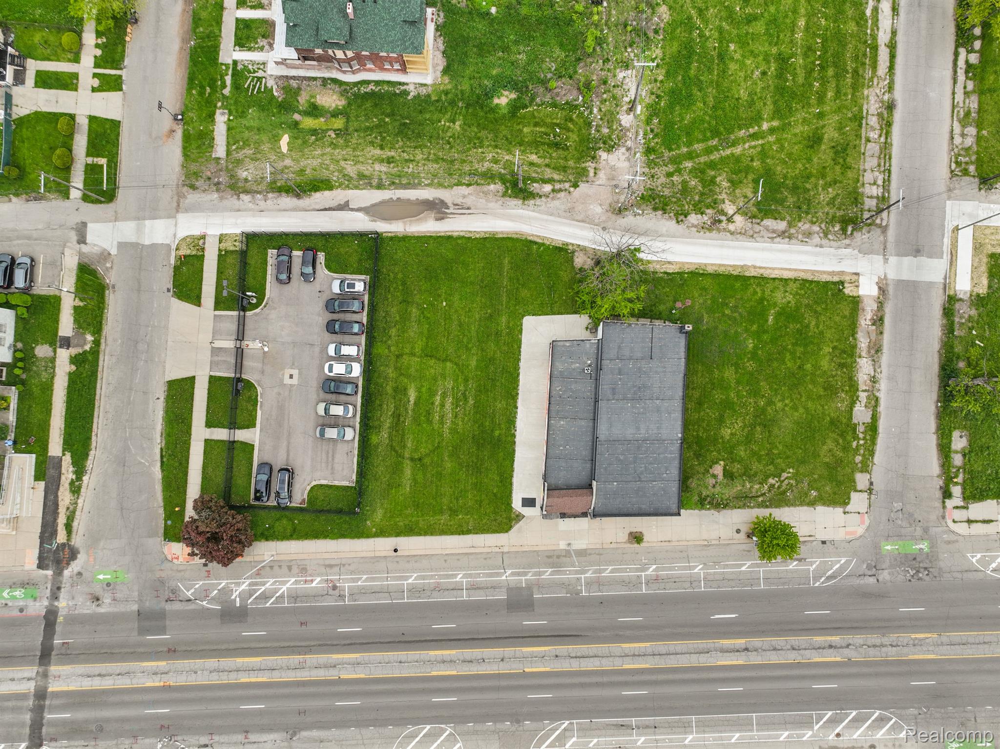 10829 E Jefferson Ave Property Photo 32