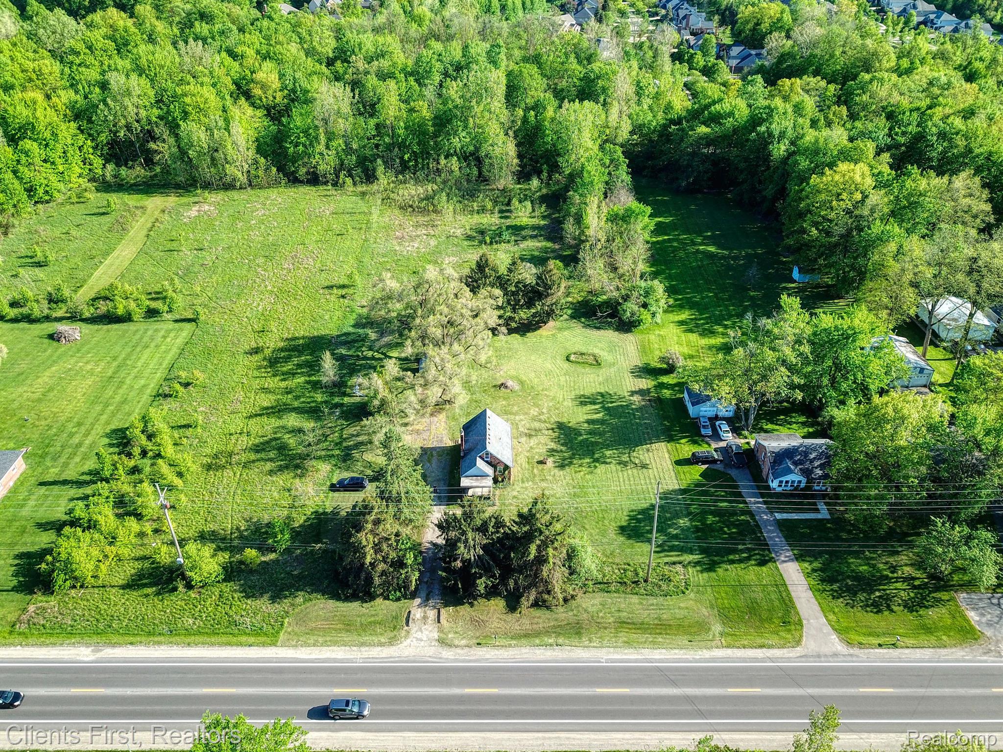 48375 Ford Rd Property Photo 12