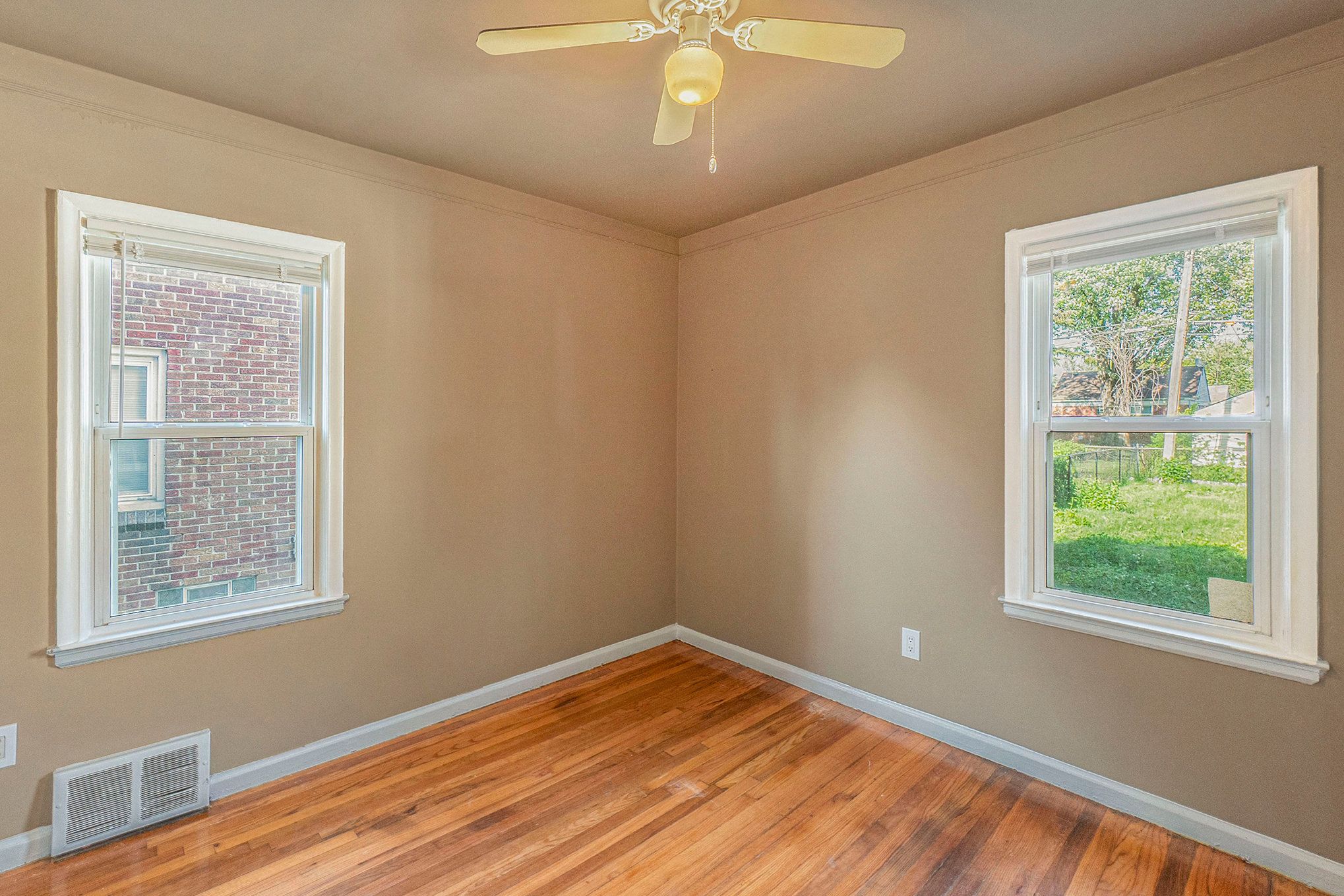 23140 David Ave Property Photo 4