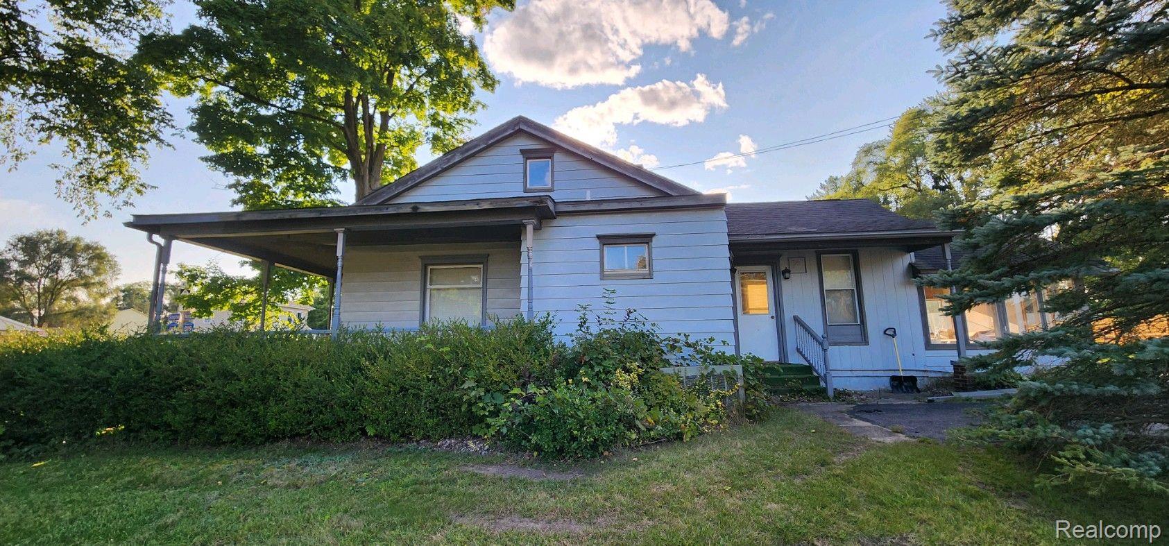 545 E Main St Property Photo 12