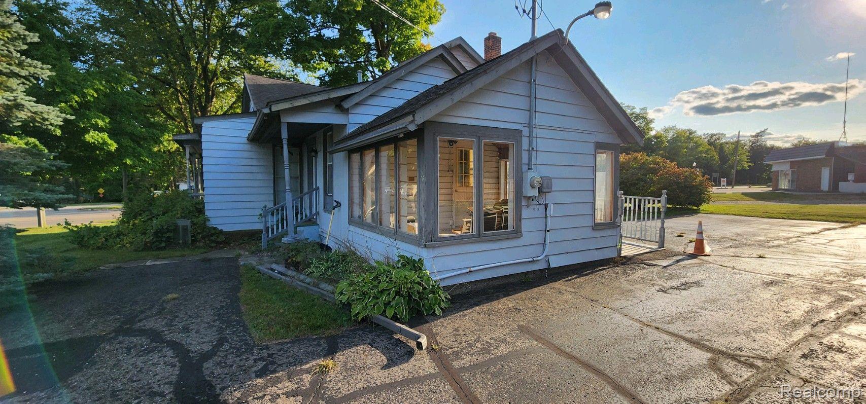 545 E Main St Property Photo 13