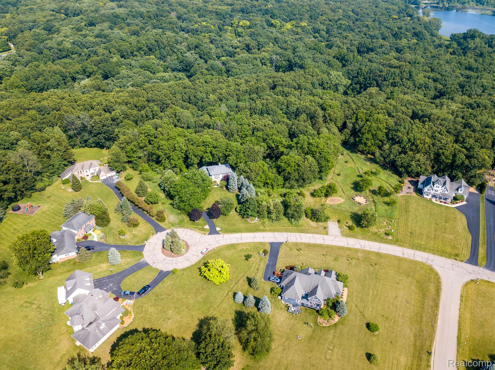 8045 Trail Rdg Property Photo 3