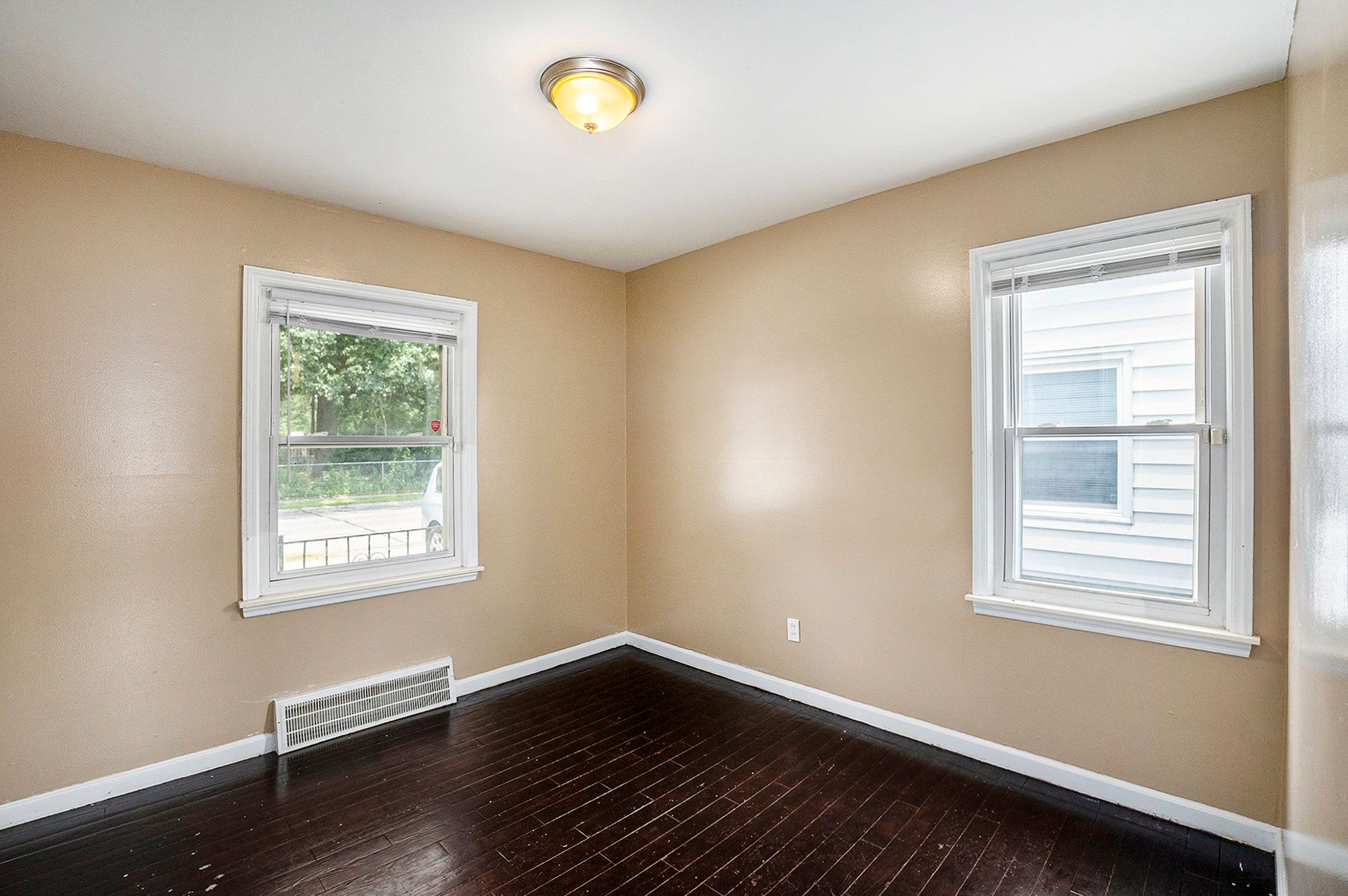 34069 Annapolis St Property Photo 6