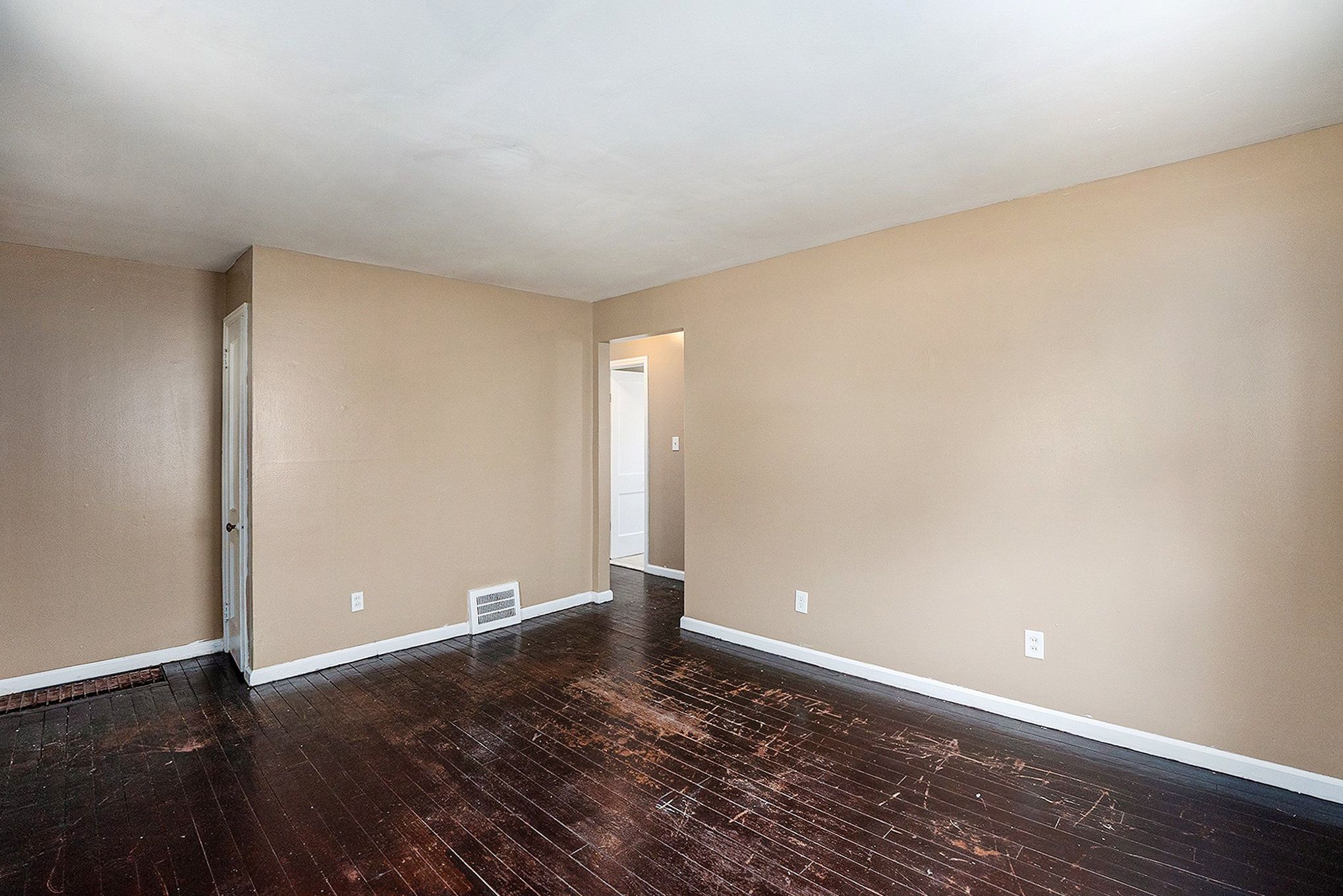 34069 Annapolis St Property Photo 7