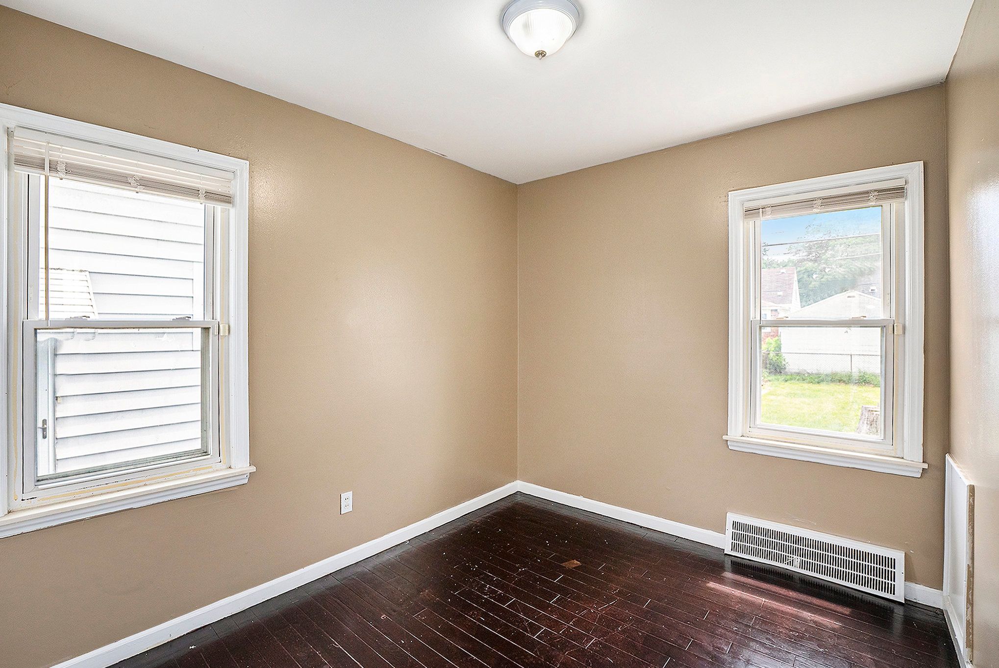 34069 Annapolis St Property Photo 8