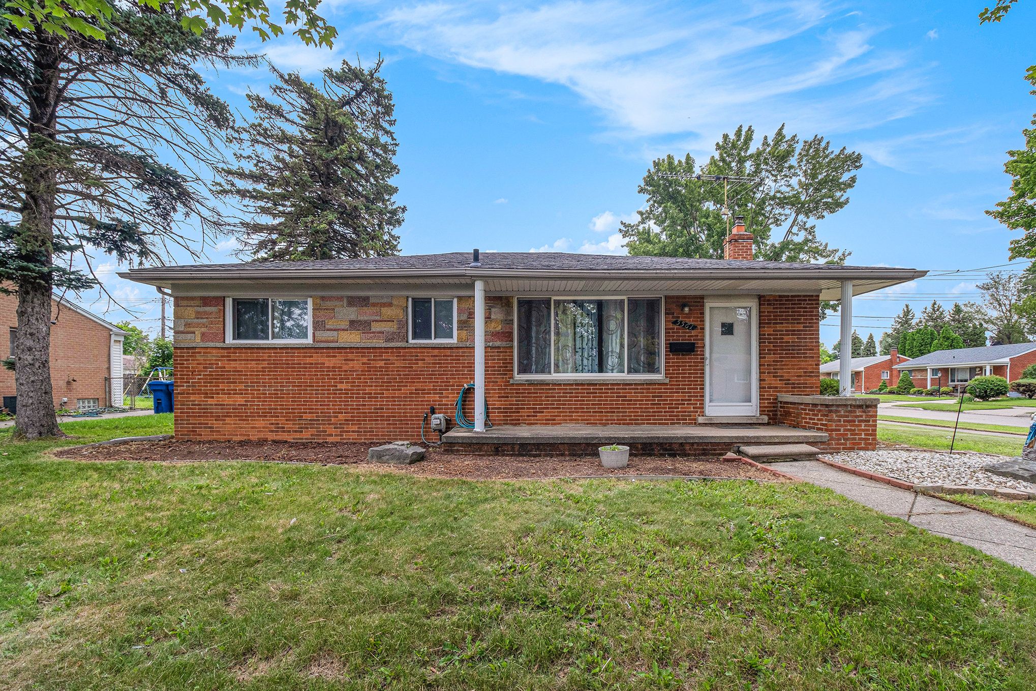 5561 CASMERE AVE Property Photo 1