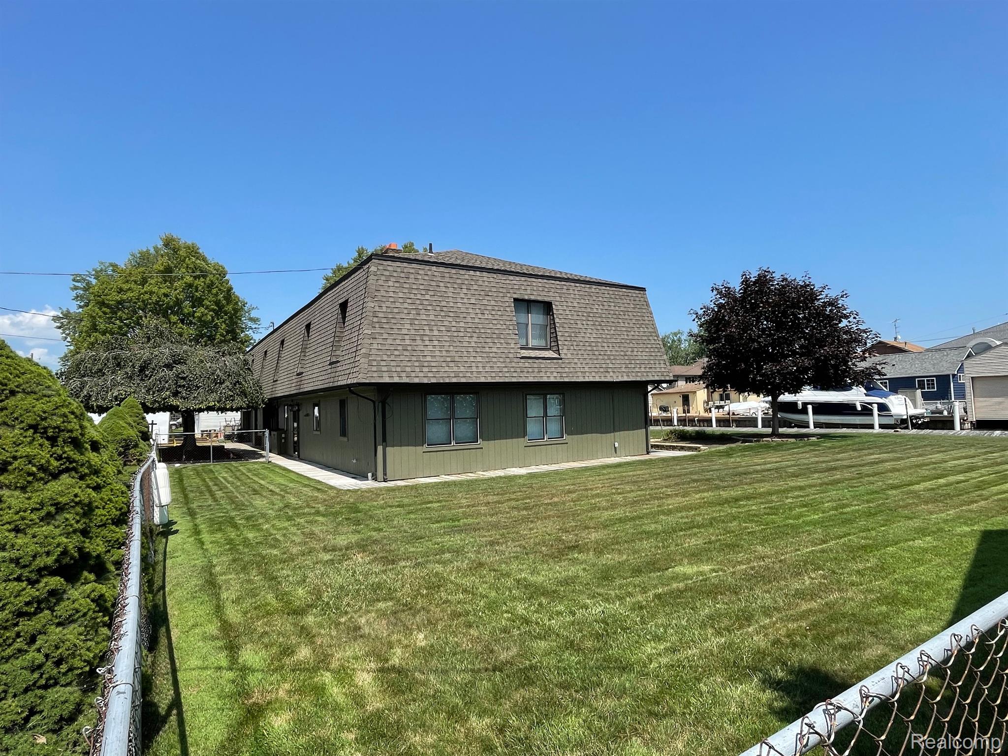 46070 Edgewater Dr Property Photo 6