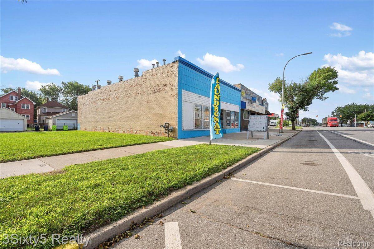 11283 W Jefferson Ave Property Photo 3