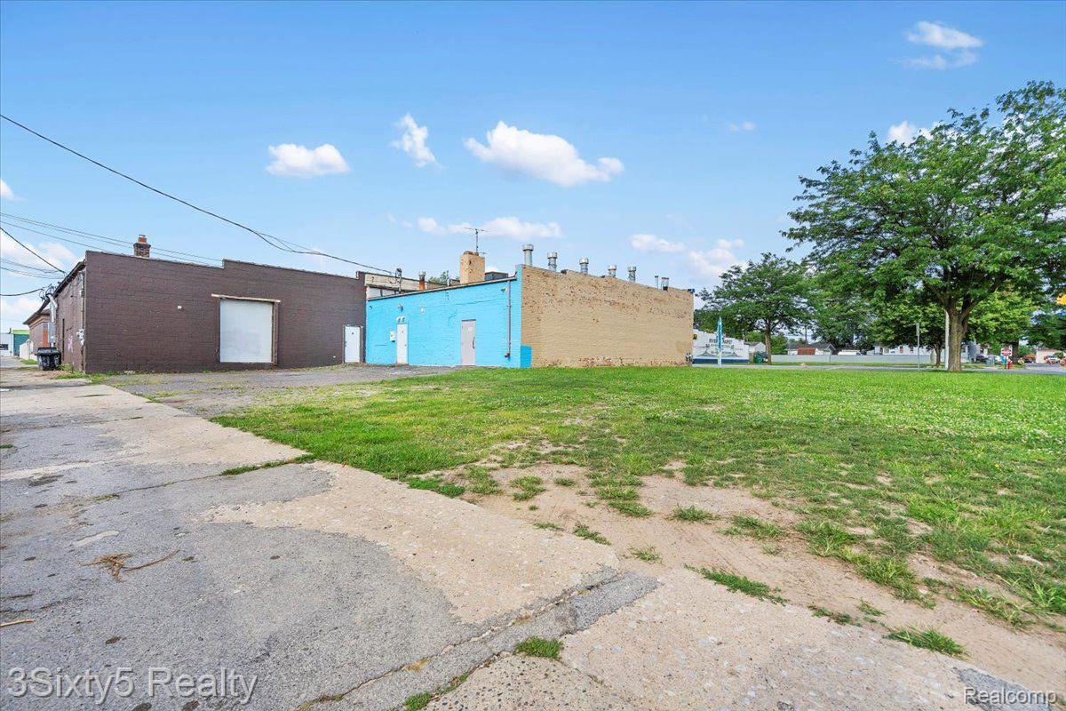 11283 W Jefferson Ave Property Photo 16