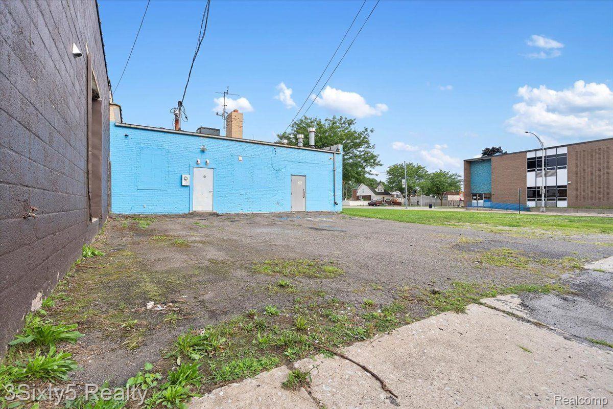 11283 W Jefferson Ave Property Photo 17