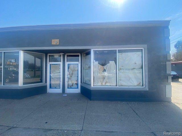 16120 Moross Rd Property Photo 4