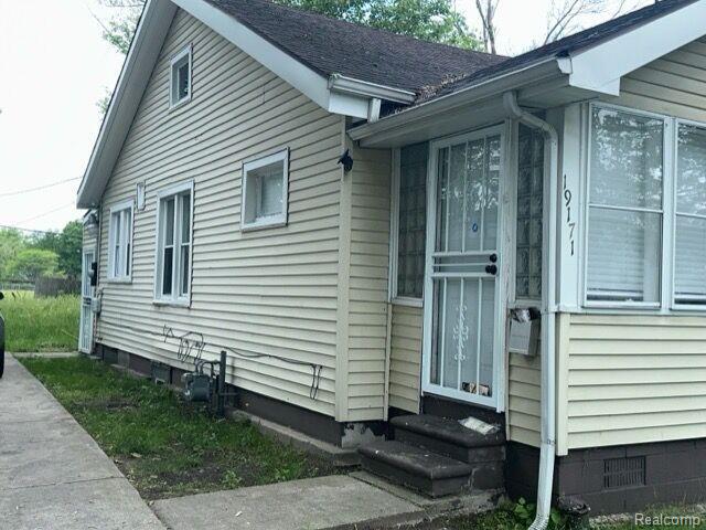 19171 Glastonbury Rd Property Photo 2