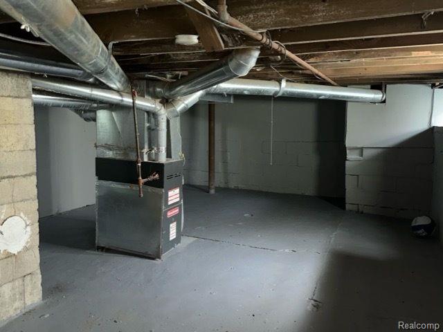 19171 Glastonbury Rd Property Photo 6