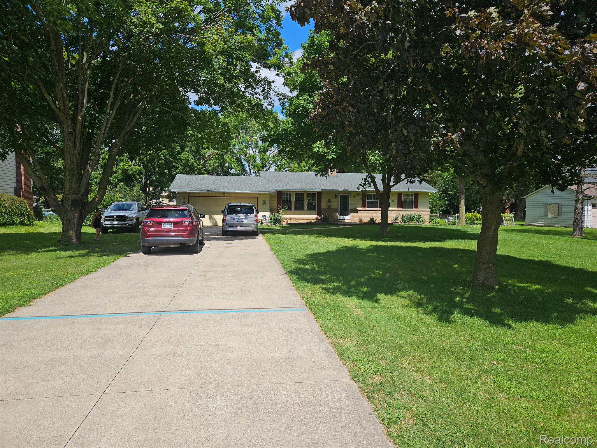 6172 W COURT ST Property Photo 1