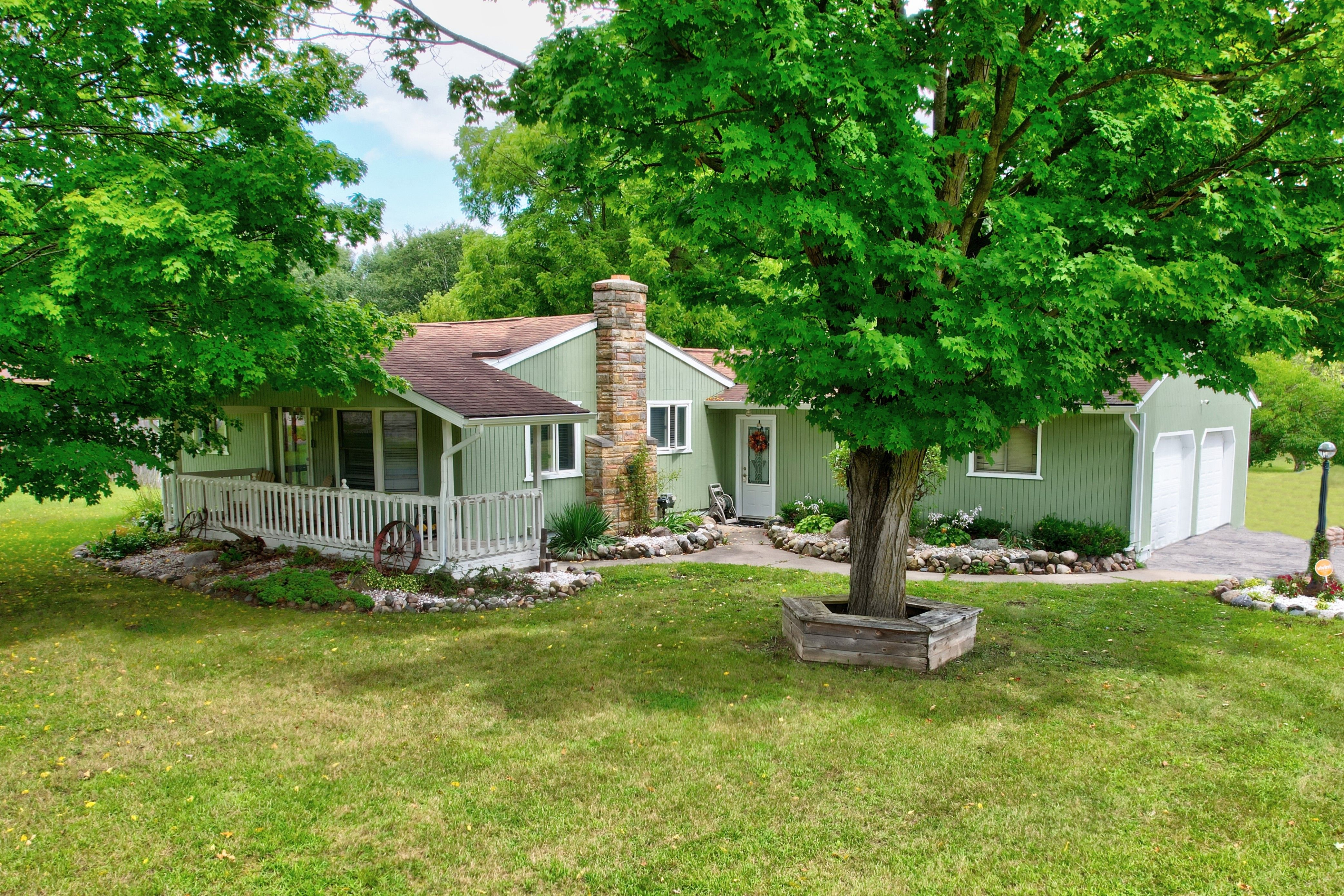 6448 JOHNSON RD Property Photo 1
