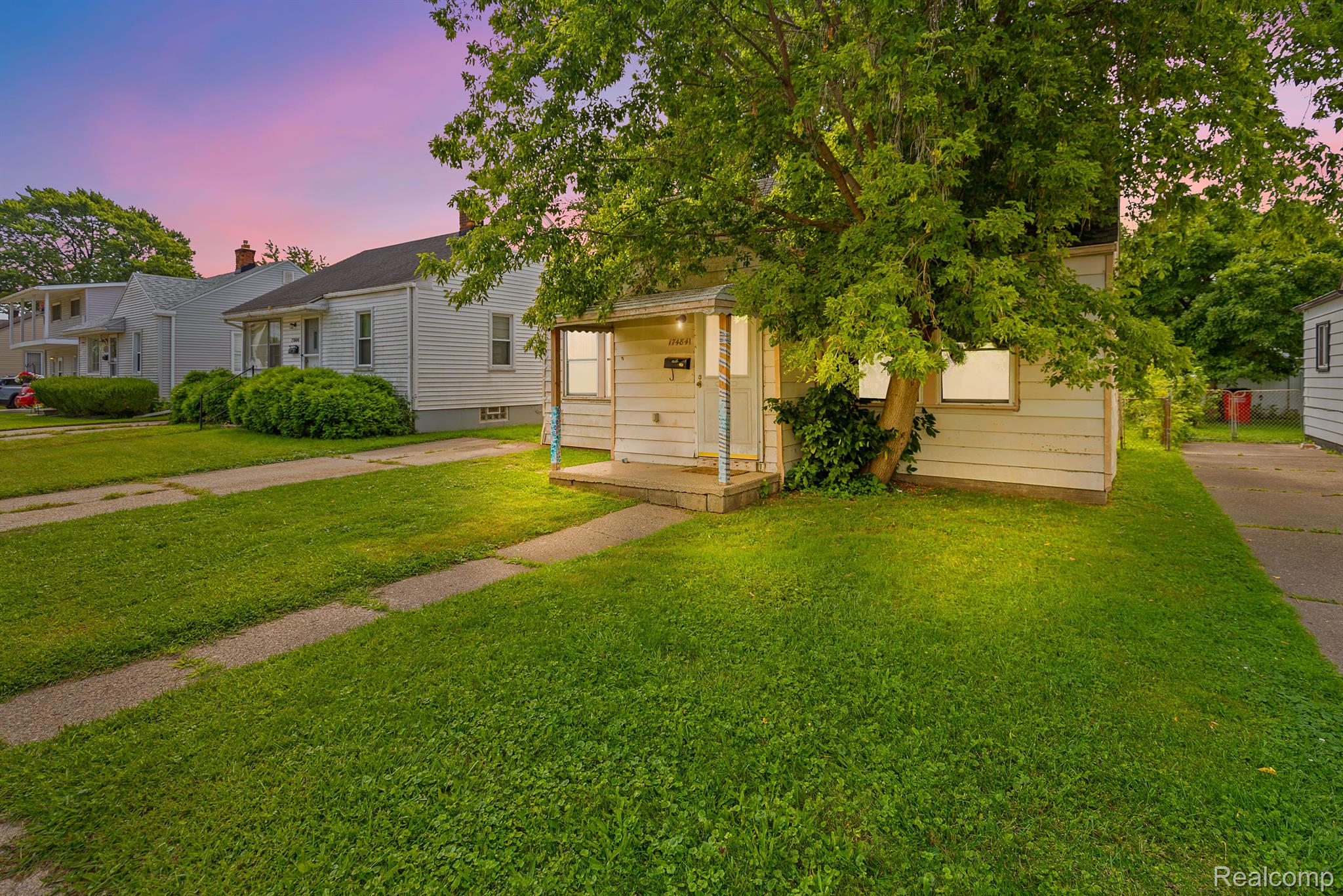 17484 Lowell St Property Photo 1