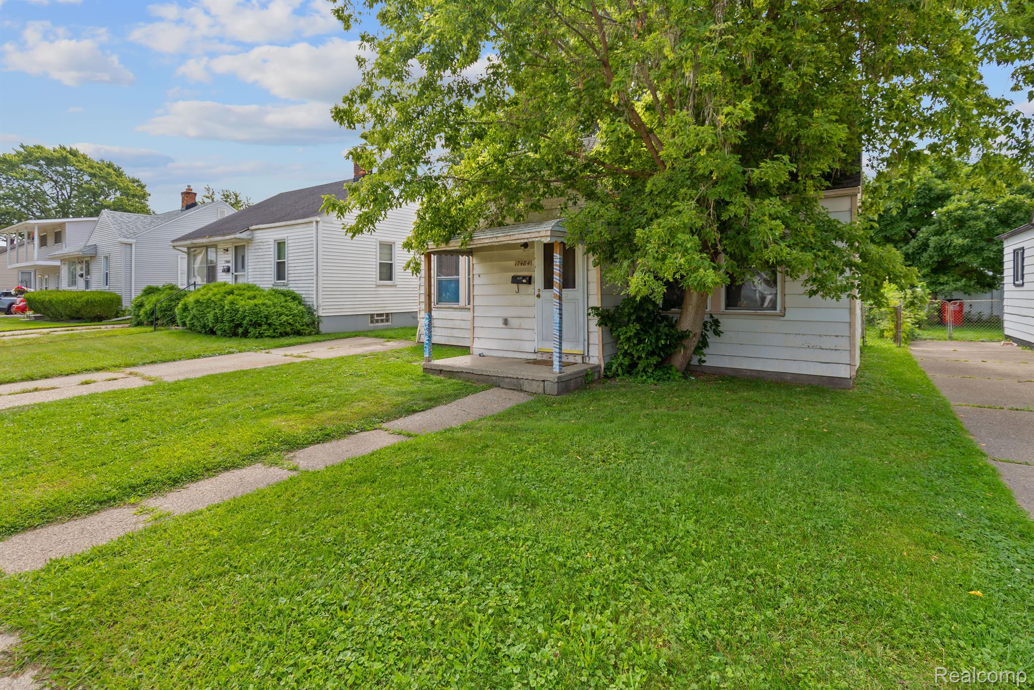 17484 Lowell St Property Photo 2