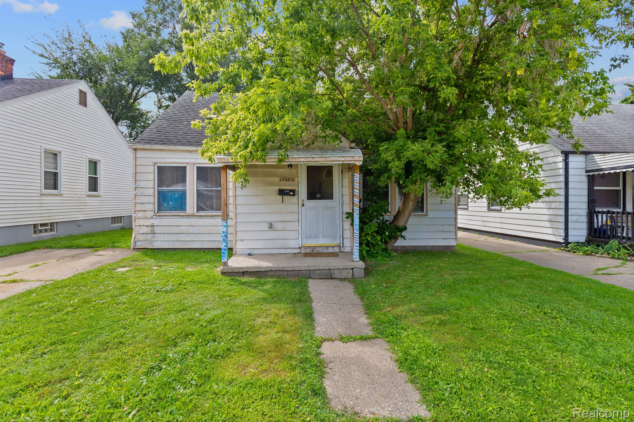17484 Lowell St Property Photo 4