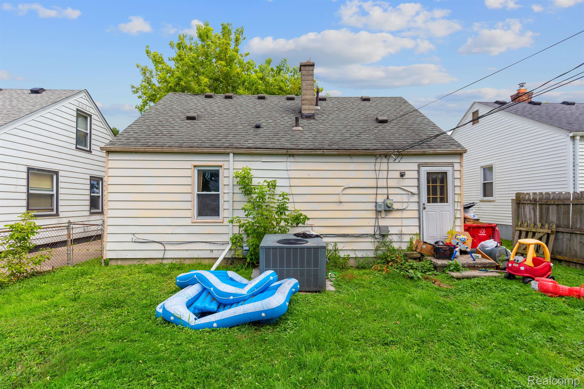 17484 Lowell St Property Photo 7